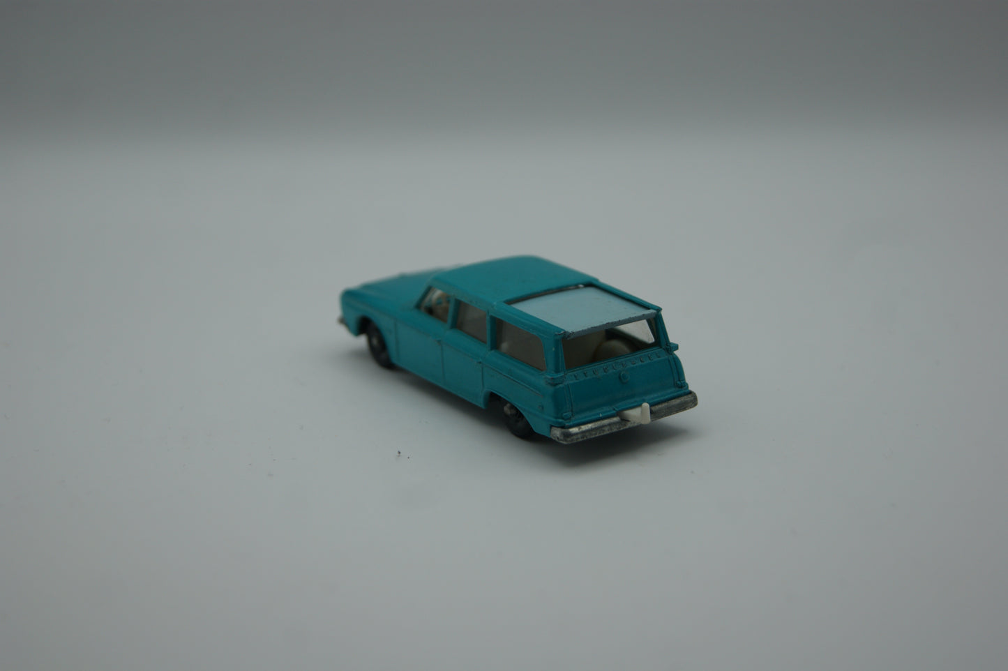 Matchbox Lesney No. 42 Studebaker Lark Wagonaire blau Schiebedach England