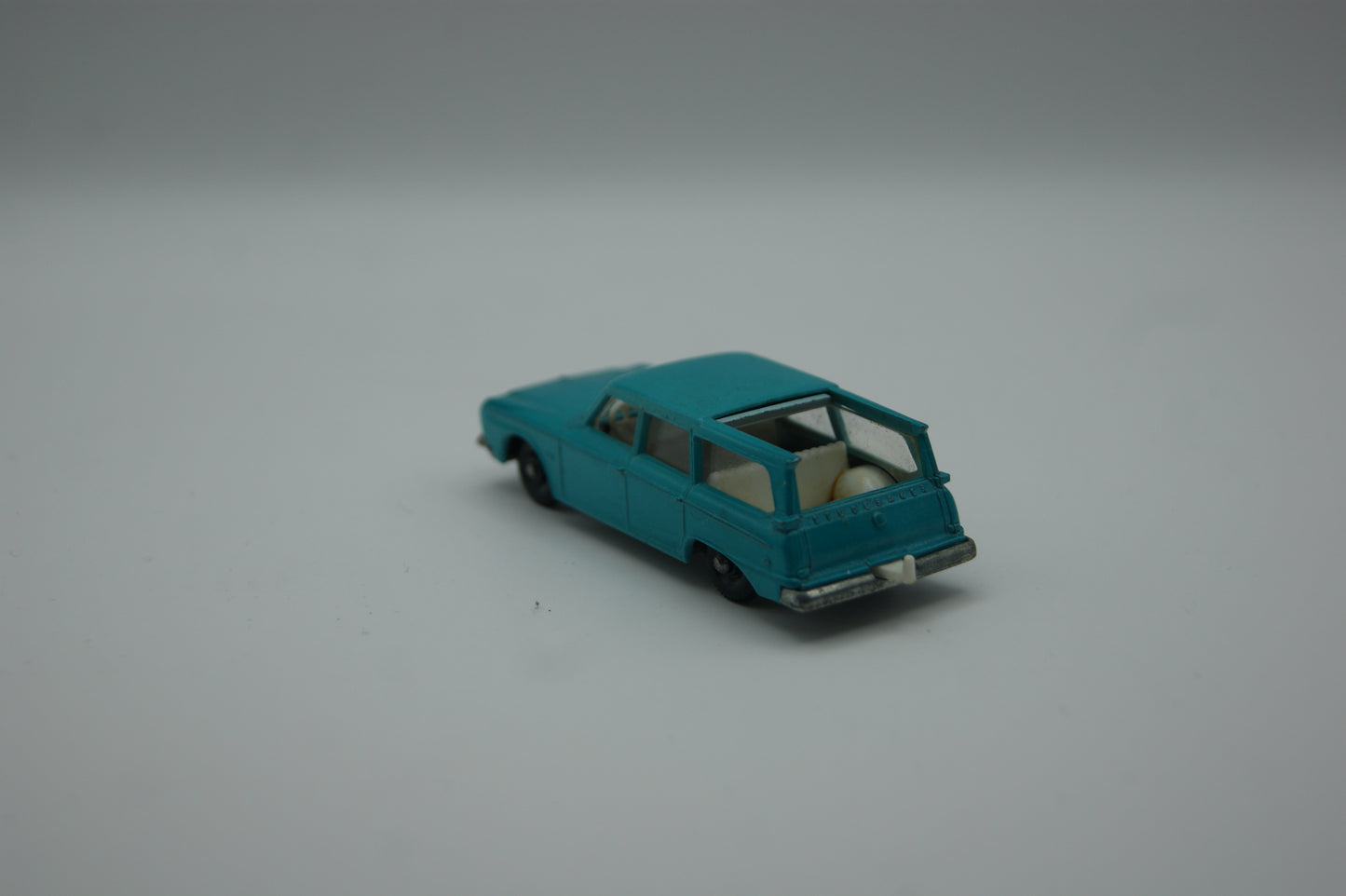 Matchbox Lesney No. 42 Studebaker Lark Wagonaire blau Schiebedach England