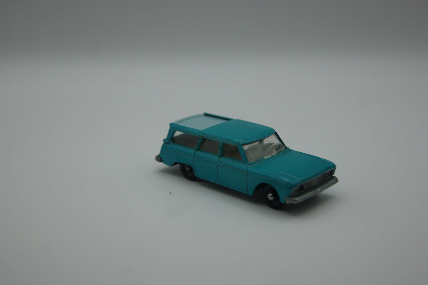 Matchbox Lesney No. 42 Studebaker Lark Wagonaire blau Schiebedach England