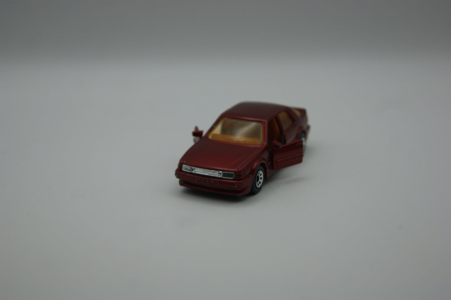 Matchbox Saab 9000 Turbo weinrot 1987 Nr. 22h 1:60 Türen zum Öffnen