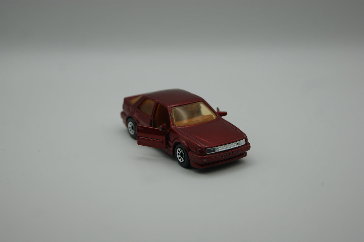 Matchbox Saab 9000 Turbo weinrot 1987 Nr. 22h 1:60 Türen zum Öffnen