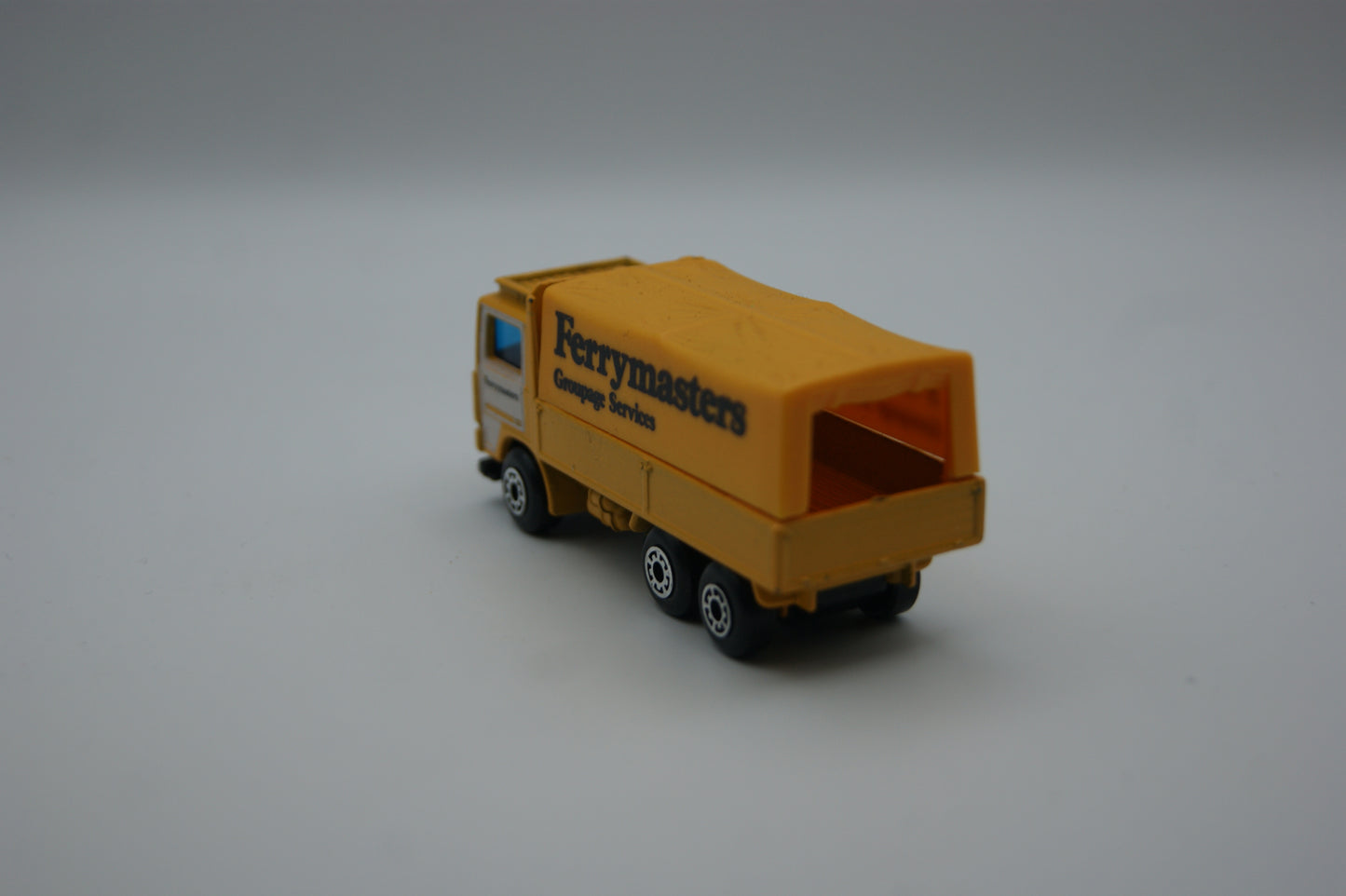 Matchbox MB26 Volvo Tilt Truck Ferrymasters Groupage Services 1984 lose