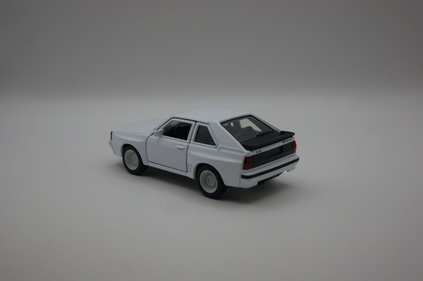 Welly Audi Quattro Weiß Modellauto 1:38 Türen zum Öffnen