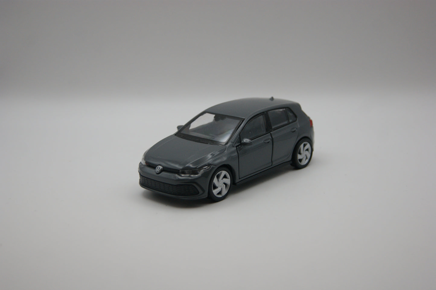 Welly VW Golf 8 GTI Grau Modellauto 1:38 Türen zum Öffnen