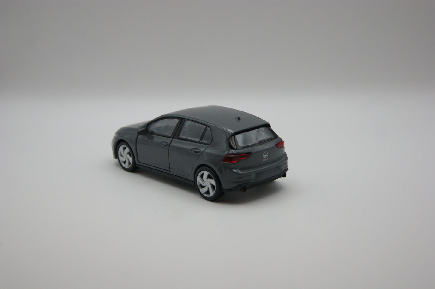 Welly VW Golf 8 GTI Grau Modellauto 1:38 Türen zum Öffnen