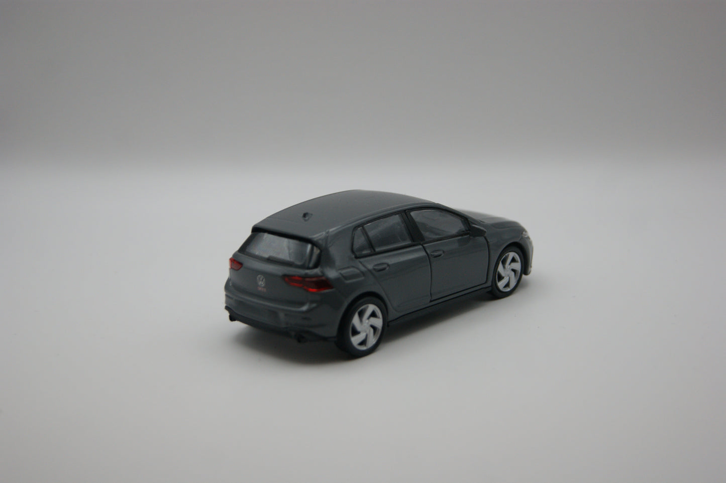 Welly VW Golf 8 GTI Grau Modellauto 1:38 Türen zum Öffnen
