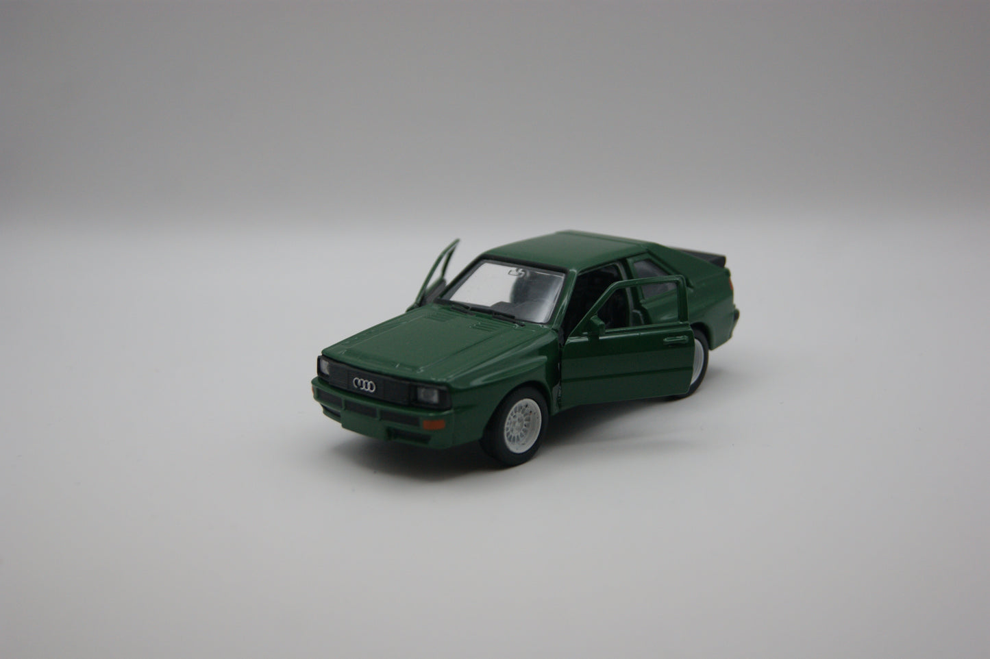 Welly Audi Sport Quattro Grün Modellauto 1:38 Türen zum Öffnen Neu