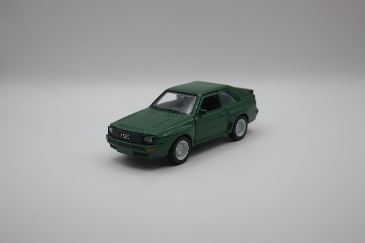 Welly Audi Sport Quattro Grün Modellauto 1:38 Türen zum Öffnen Neu