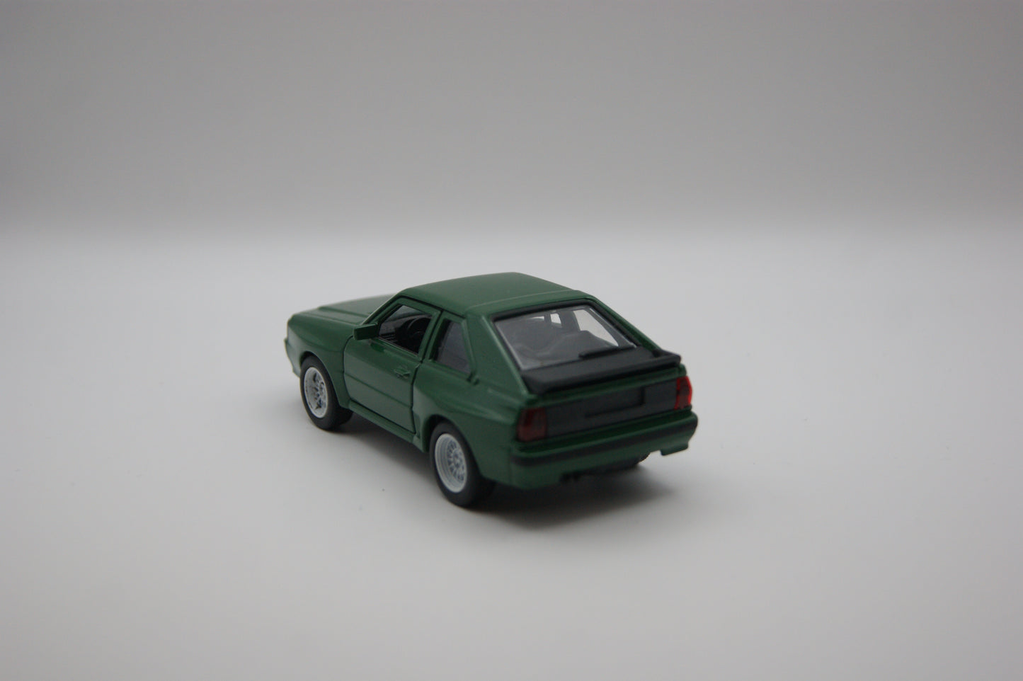 Welly Audi Sport Quattro Grün Modellauto 1:38 Türen zum Öffnen Neu