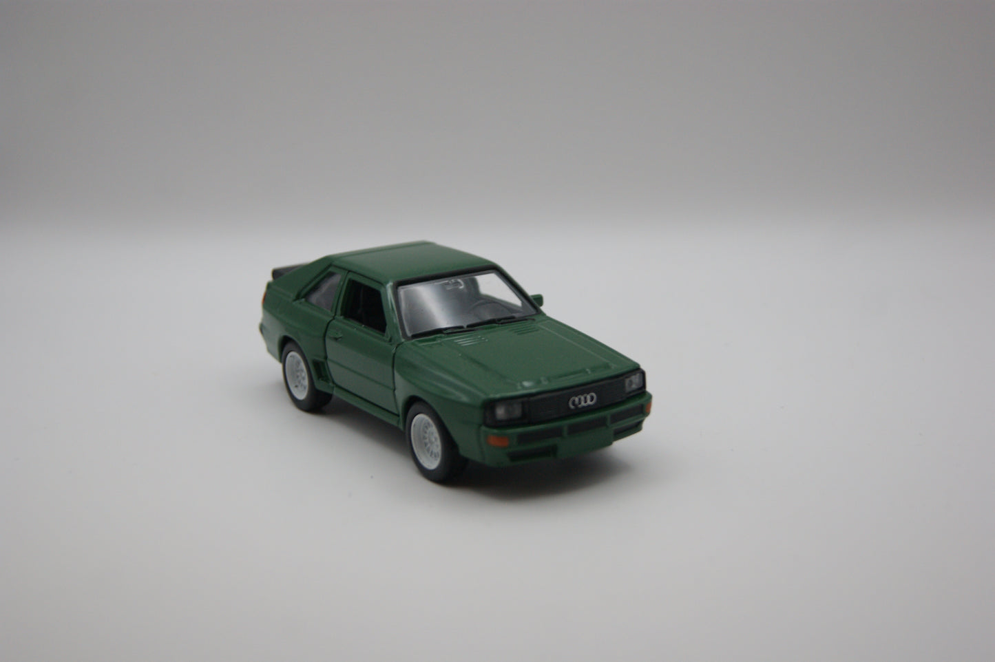 Welly Audi Sport Quattro Grün Modellauto 1:38 Türen zum Öffnen Neu