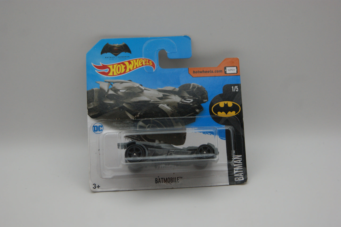Hot Wheels Batmobile Batman v Superman 2017 Batman 1/5 Grau Short Card OVP