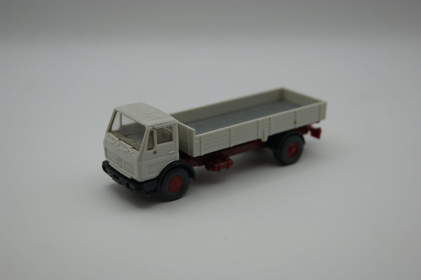 Wiking Mercedes-Benz LP 1313 Pritschen-LKW weiß 1:87 H0 Vintage