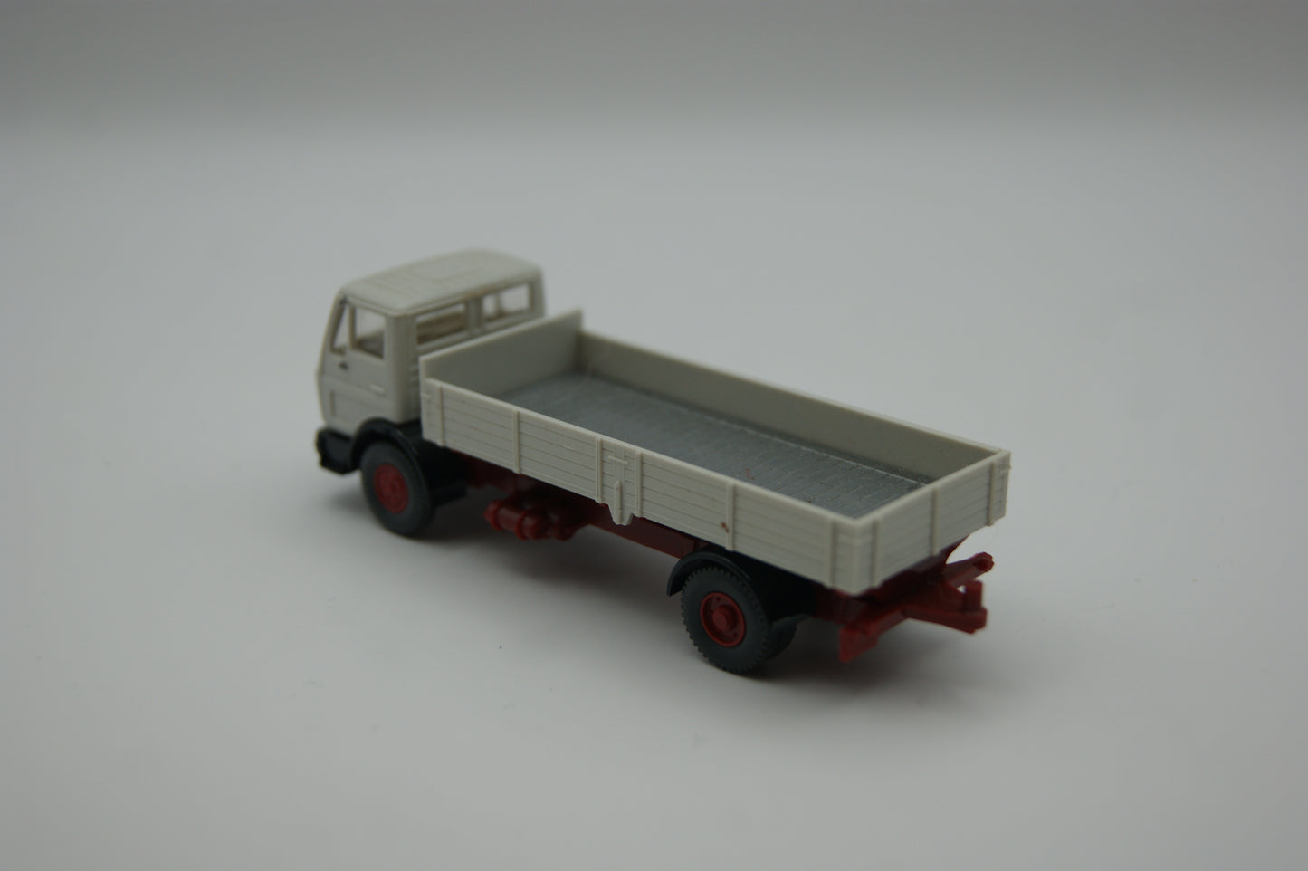 Wiking Mercedes-Benz LP 1313 Pritschen-LKW weiß 1:87 H0 Vintage