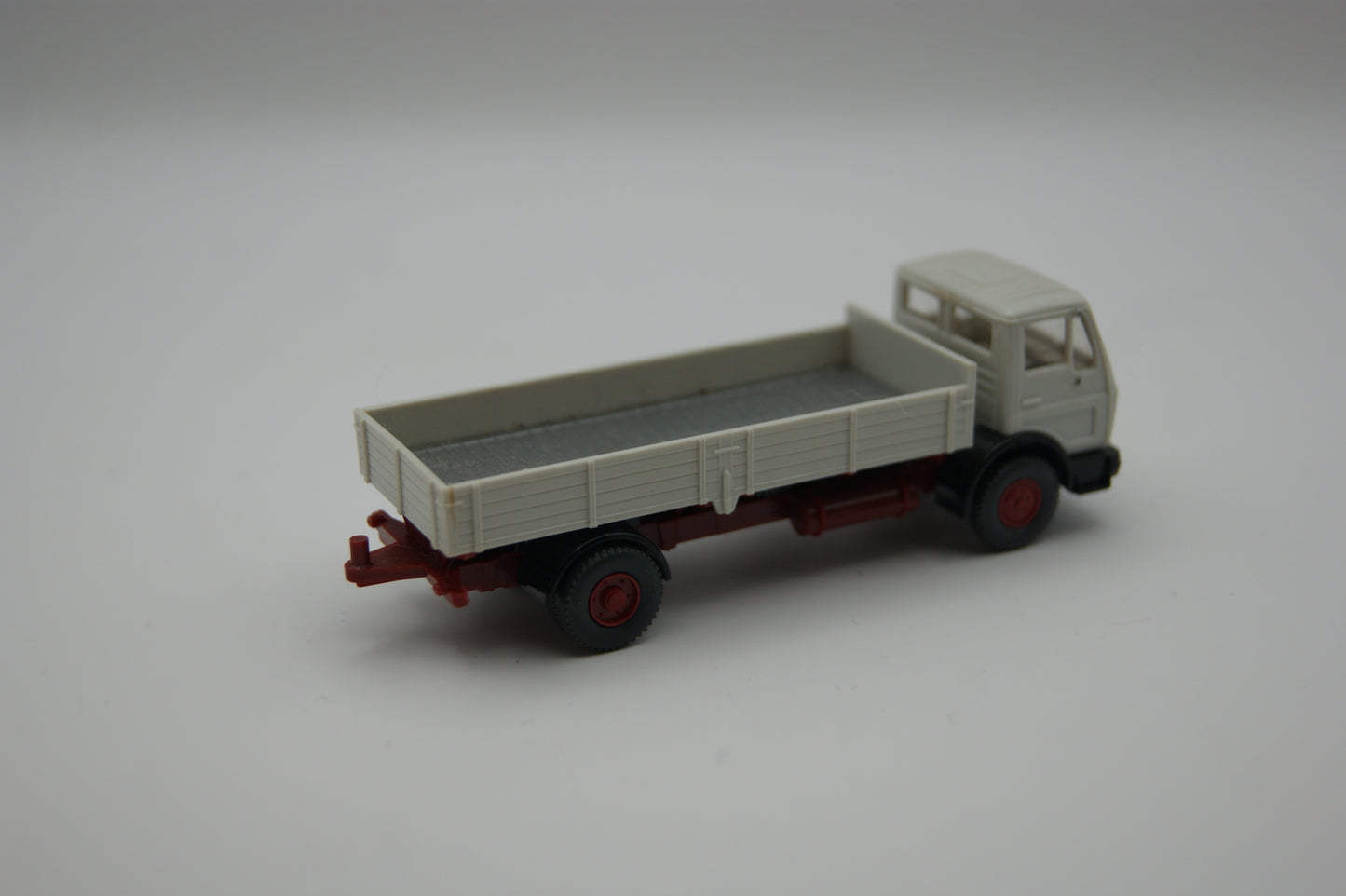 Wiking Mercedes-Benz LP 1313 Pritschen-LKW weiß 1:87 H0 Vintage