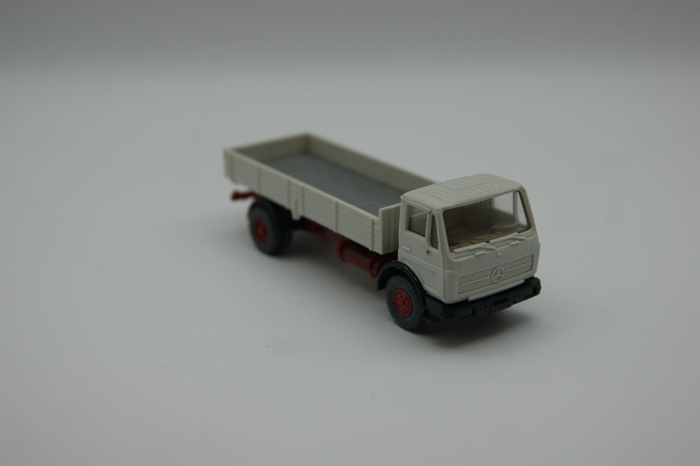 Wiking Mercedes-Benz LP 1313 Pritschen-LKW weiß 1:87 H0 Vintage