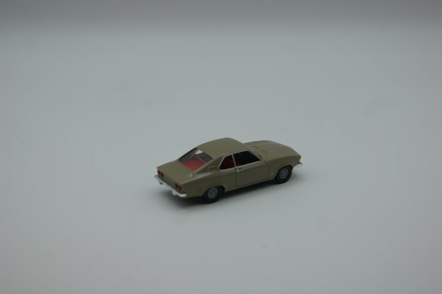 Wiking 8270123 Opel Manta A graubeige 1:87 H0 Oldtimer OVP
