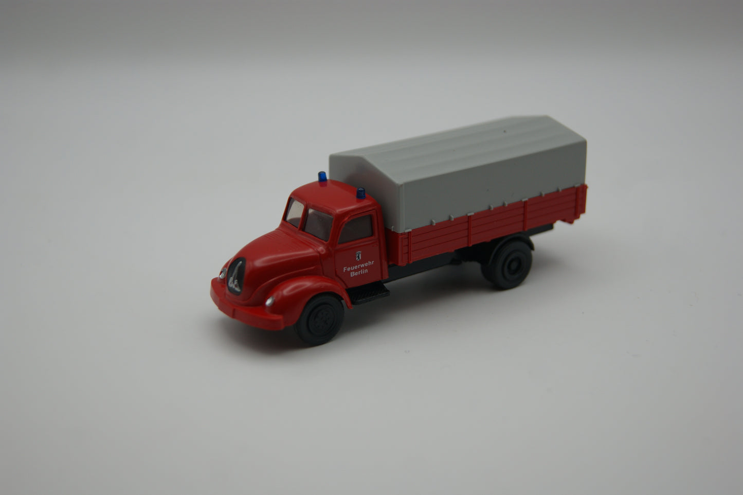 s.e.s. 14950003 Magirus Feuerwehr Berlin Pritsche Plane 1:87 H0 OVP