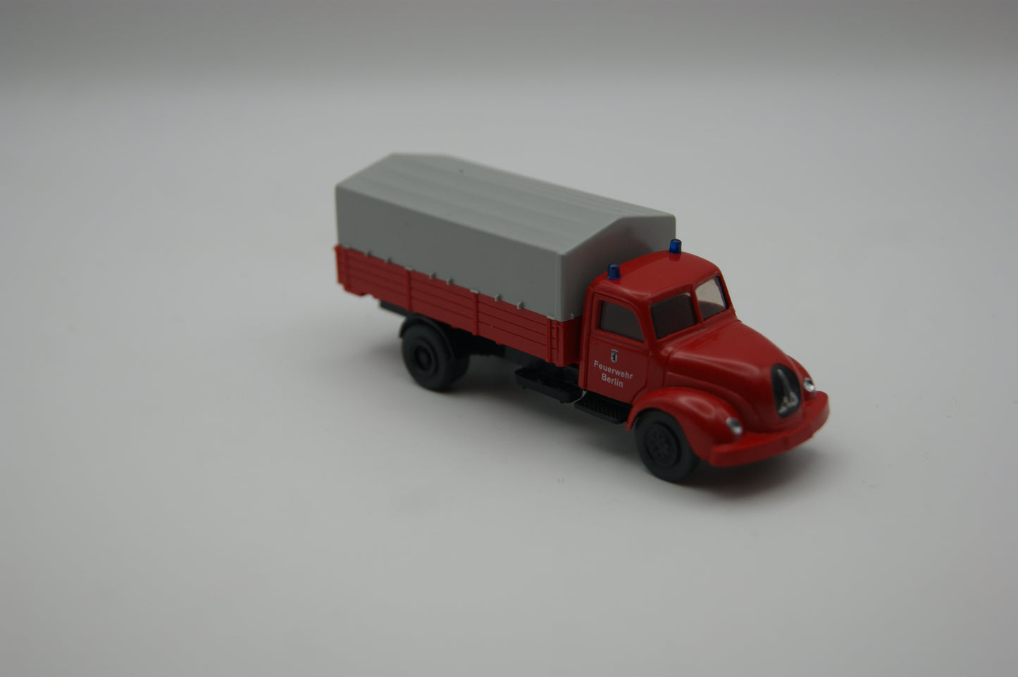 s.e.s. 14950003 Magirus Feuerwehr Berlin Pritsche Plane 1:87 H0 OVP