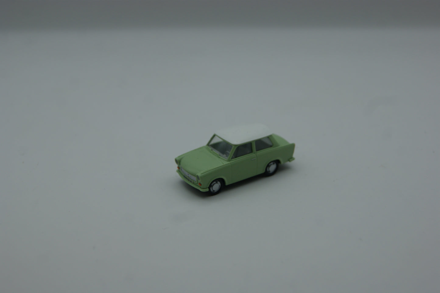 Busch 53106 Trabant P601 Limousine pastellgrün weißes Dach 1:87 H0 OVP