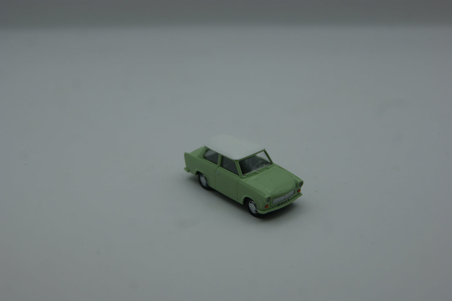 Busch 53106 Trabant P601 Limousine pastellgrün weißes Dach 1:87 H0 OVP