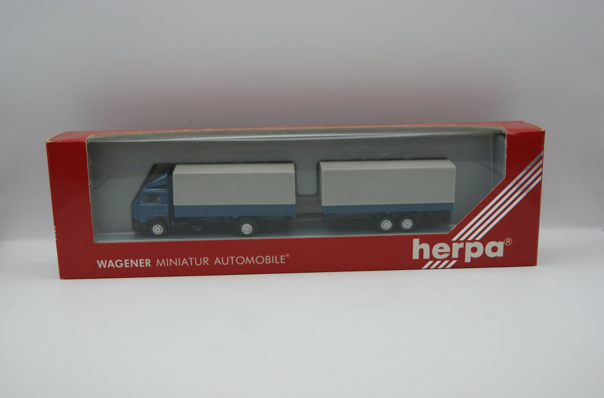 Herpa 140577 MAN G90 Pritsche/Plane Tandem-Hängerzug „Blaue Flotte“ – 1:87 H0