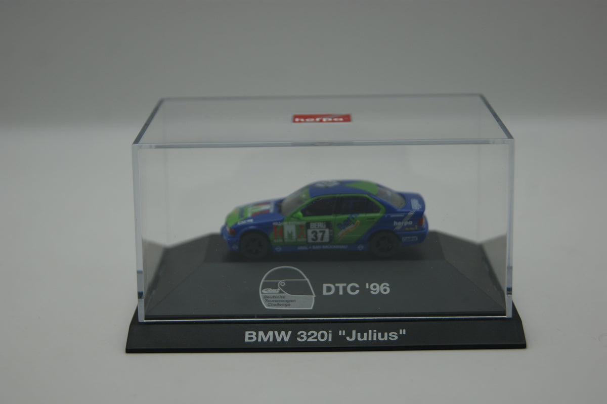 Herpa 036788 BMW 320i Julius DTC 1996 Nr. 37 Motorsport 1:87 PC-Vitrine
