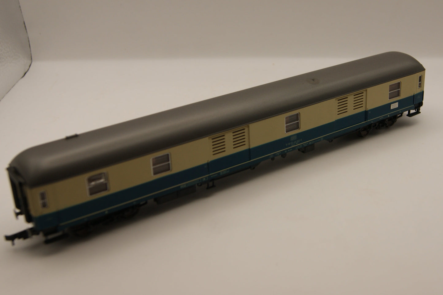 Roco 4394 H0 DB Gepäckwagen Düm 902 ozeanblau beige Epoche IV OVP