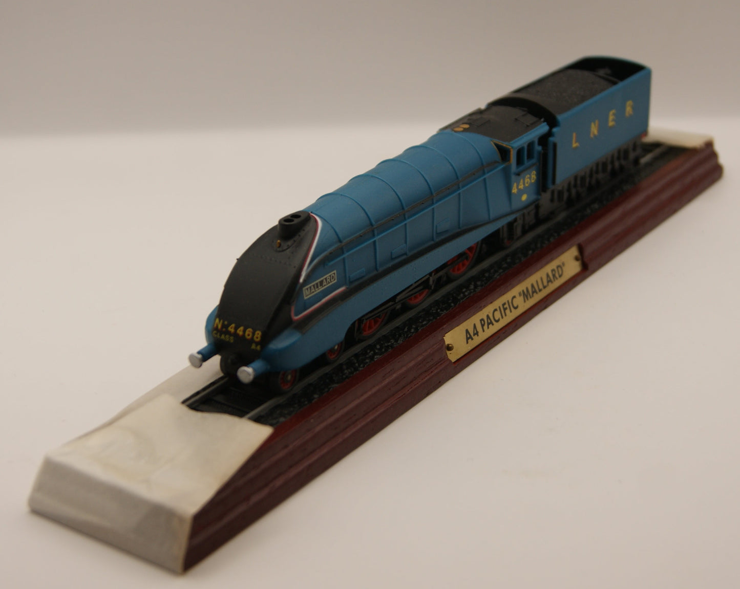 Atlas A4 Pacific Mallard 4468 LNER 1:87 H0 Standmodell mit Sockel OVP