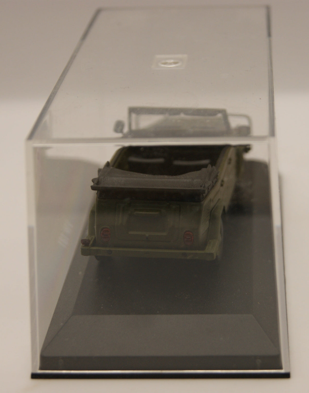 Maxichamps 940050030 VW 181 Kübelwagen 1979 Oliv 1:43 Vitrine