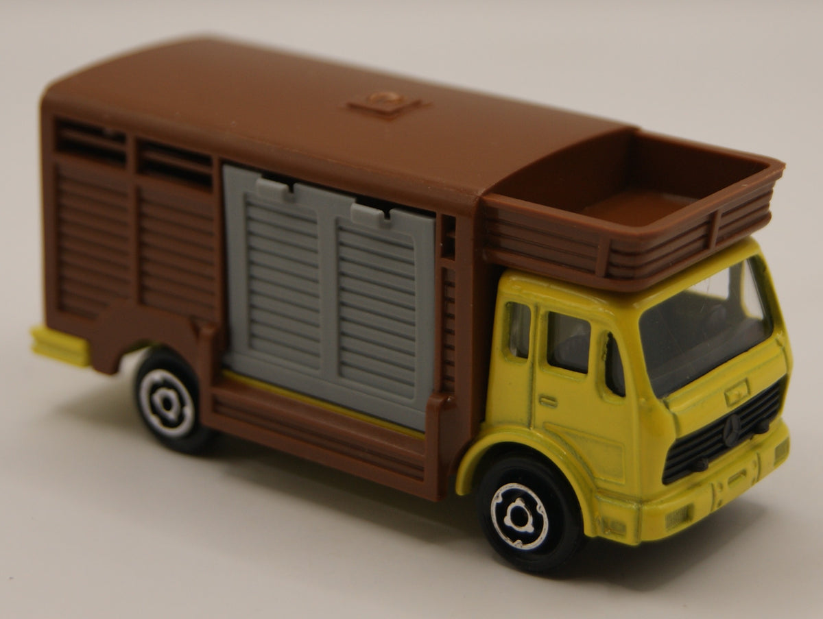 Majorette 254-213 Mercedes Viehtransporter Tiertransporter 1:100 mit 2 Tieren France