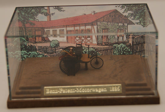 Busch Benz Patent-Motorwagen 1886 – 1:87 H0 – Präsentationsvitrine / Diorama
