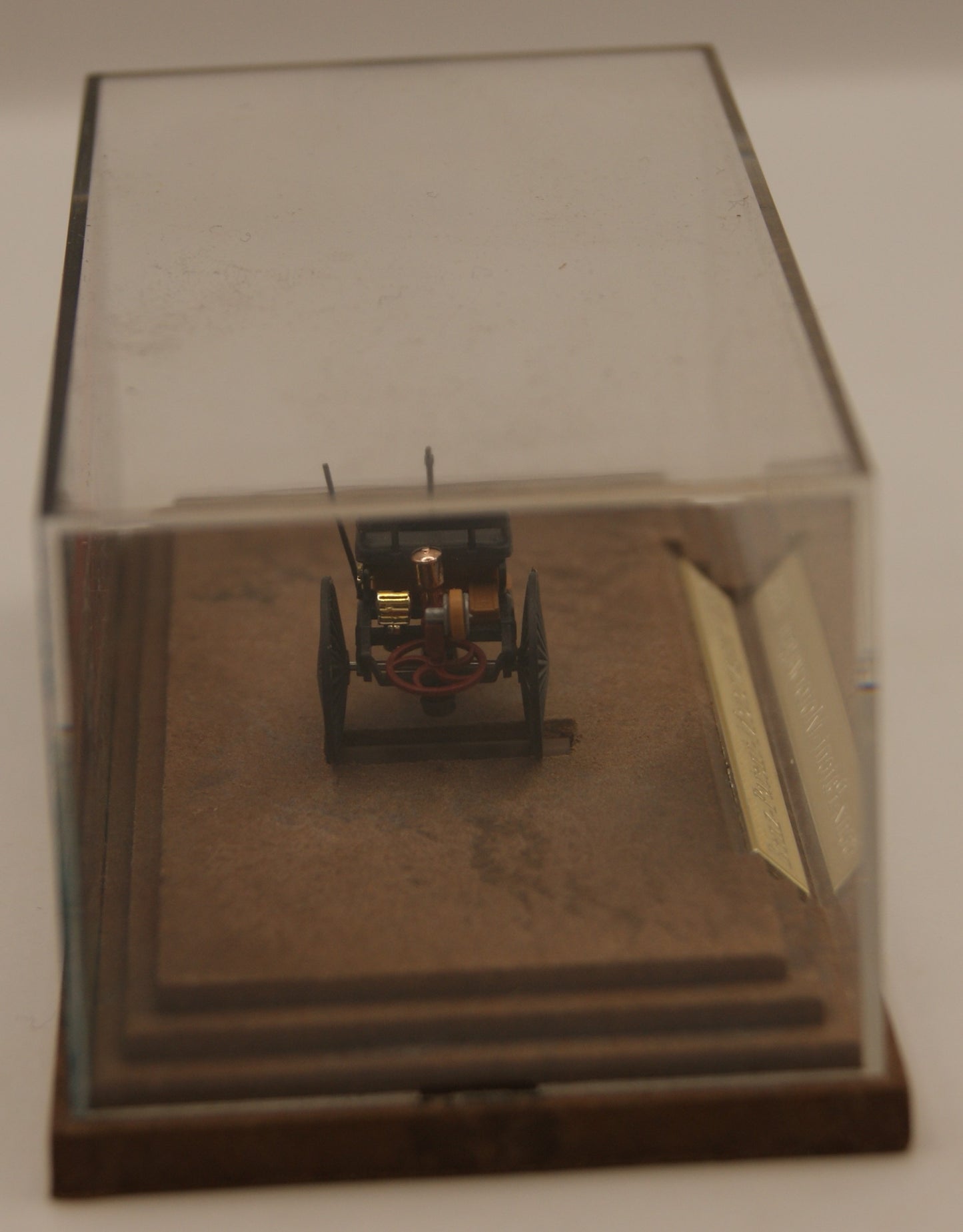 Busch Benz Patent-Motorwagen 1886 – 1:87 H0 – Präsentationsvitrine / Diorama