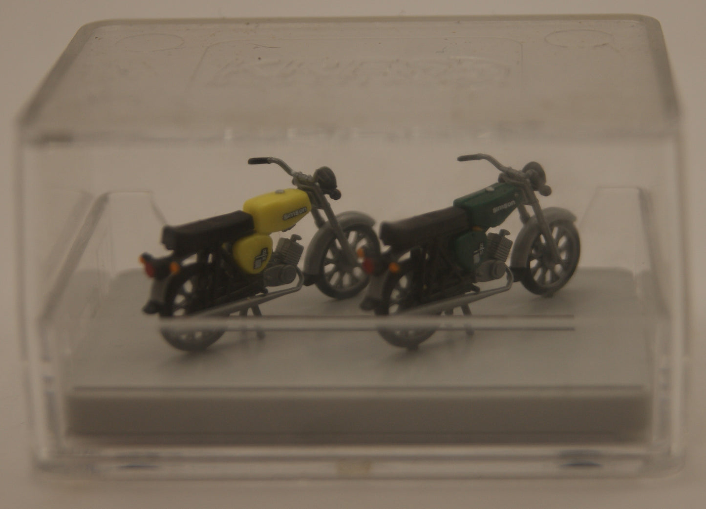 KRES Simson S51 B Motorräder grün & schwefelgelb – 2 Stück H0 1:87 – mit Präsentationsbox