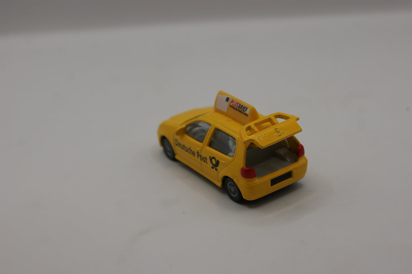 Siku 1370 VW Polo 6N2 Deutsche Post Plusbrief gelb ca. 1:55