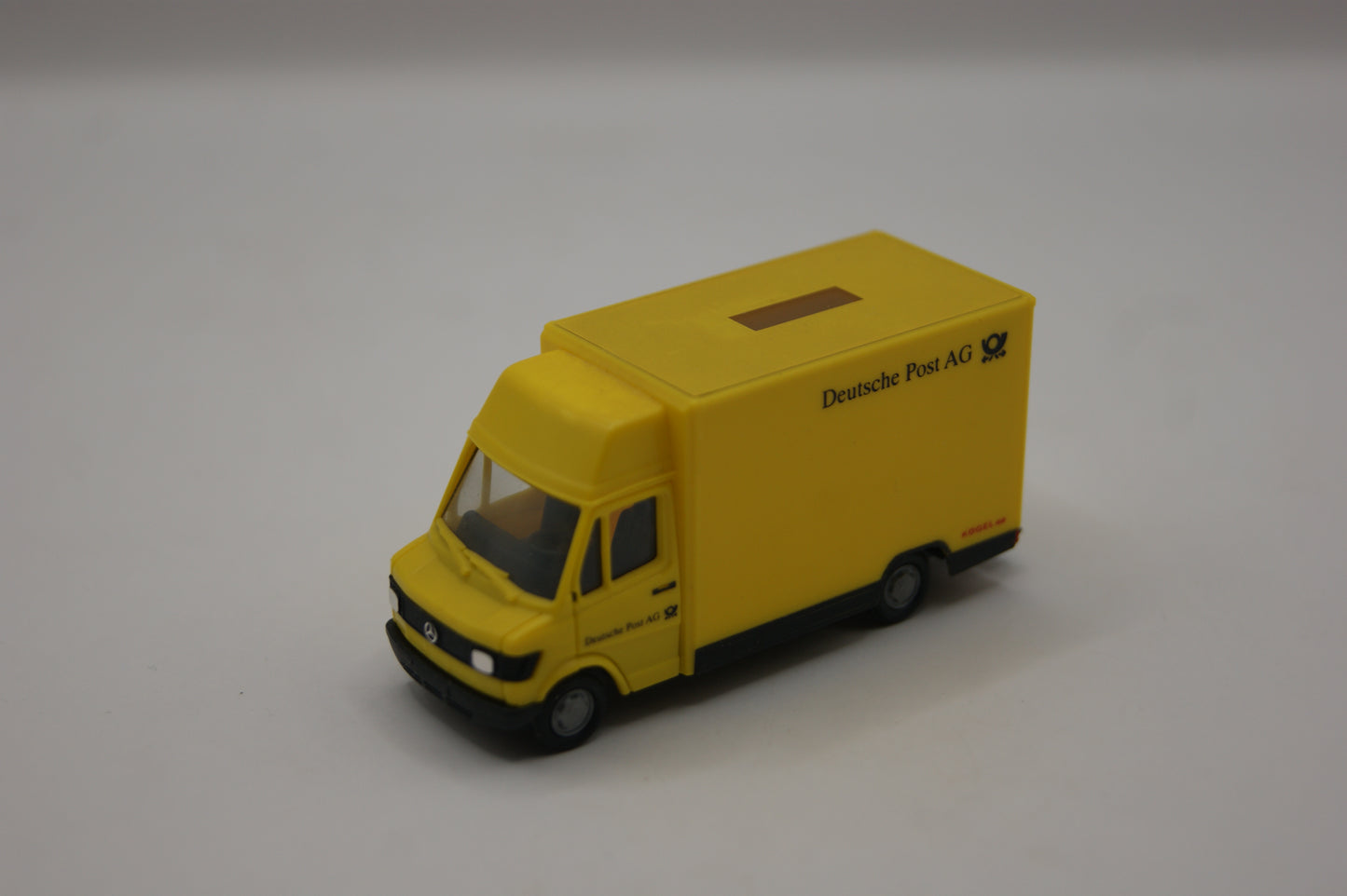 Herpa 042444 Mercedes-Benz 207 D Kögel Deutsche Post AG gelb H0 1:87