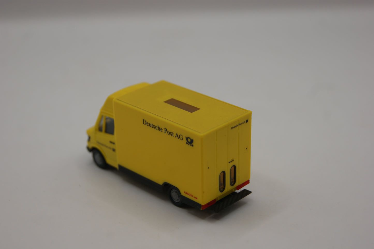 Herpa 042444 Mercedes-Benz 207 D Kögel Deutsche Post AG gelb H0 1:87