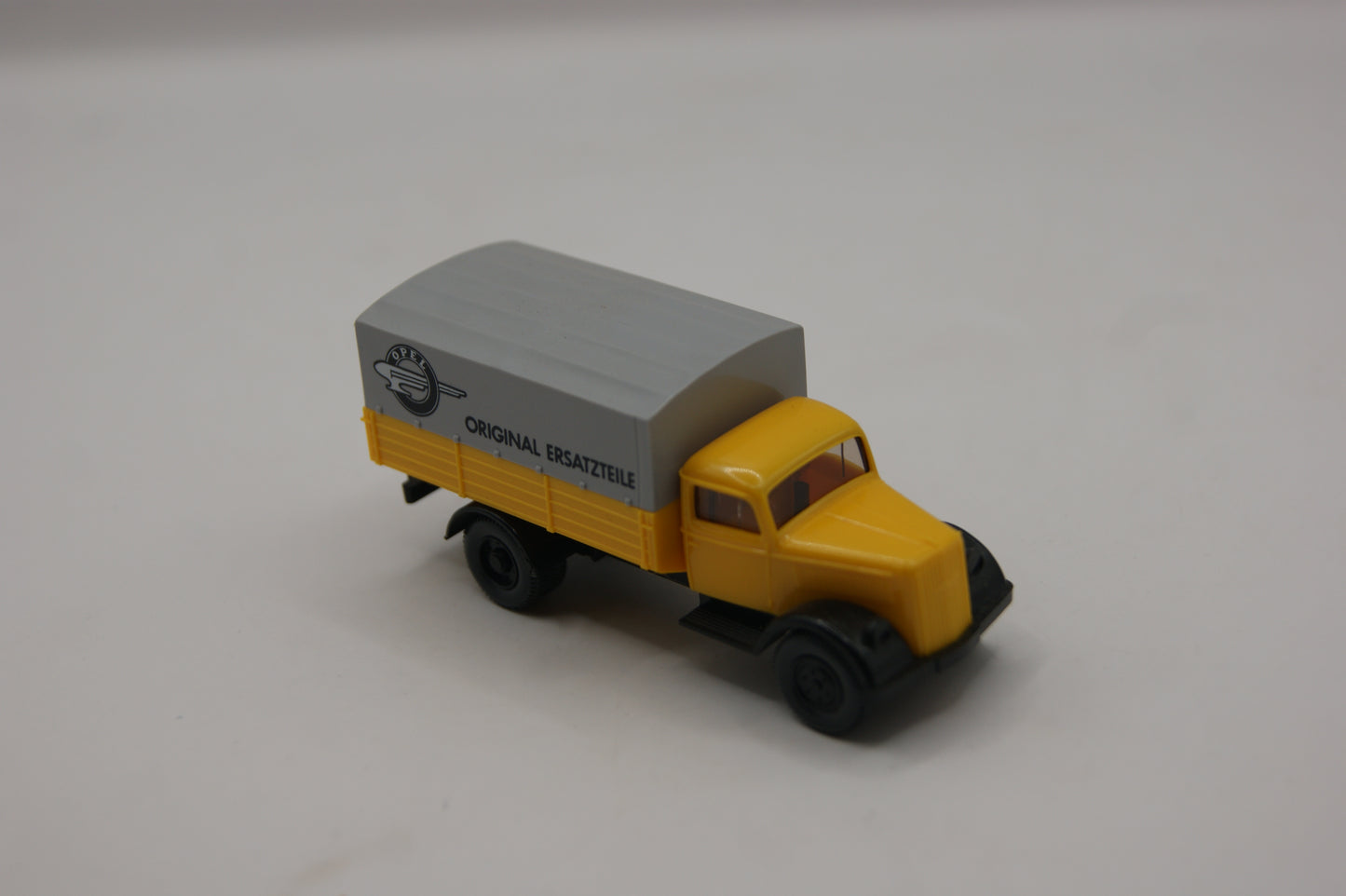 Wiking 84001 Opel Blitz Pritschen-LKW „Original Ersatzteile“ gelb/grau H0 1:87 mit OVP