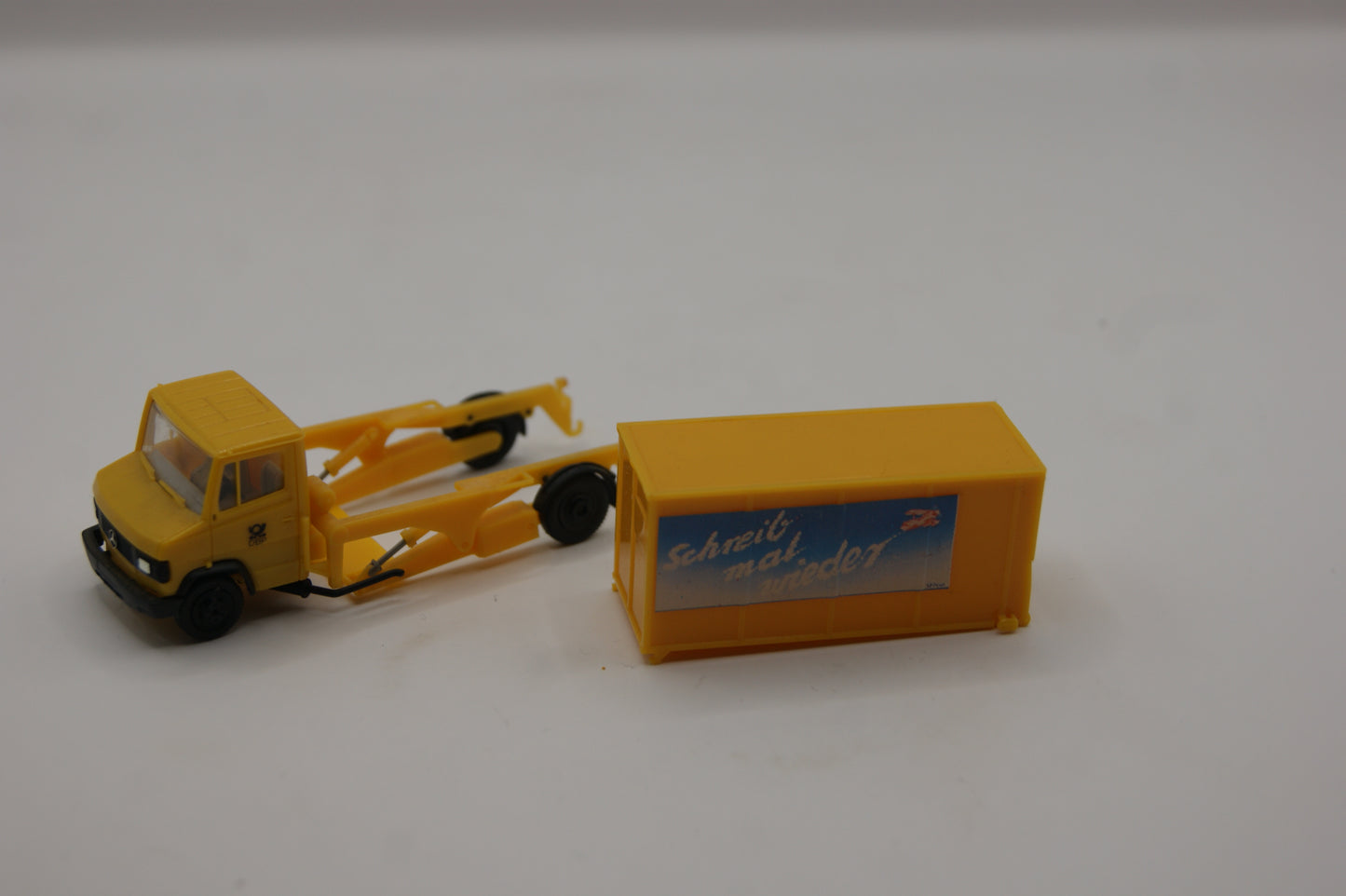 Herpa 041201 Mercedes-Benz T2 Niederflurhubwagen DBP „Schreib mal wieder“ H0 1:87 mit Wechselcontainer