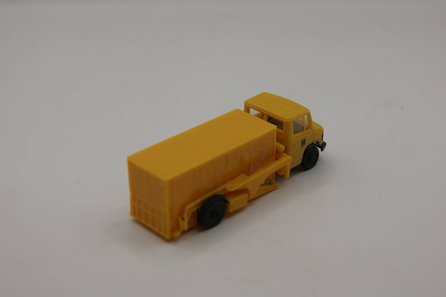 Herpa 041201 Mercedes-Benz T2 Niederflurhubwagen DBP „Schreib mal wieder“ H0 1:87 mit Wechselcontainer