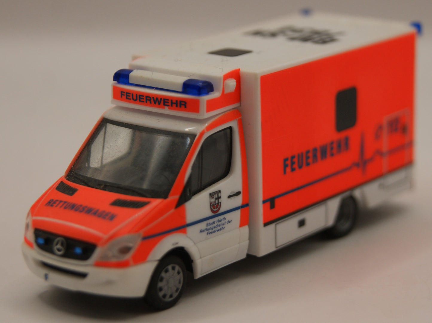 Herpa 091657 Mercedes-Benz Sprinter Fahrtec RTW Feuerwehr Hürth 1:87 H0