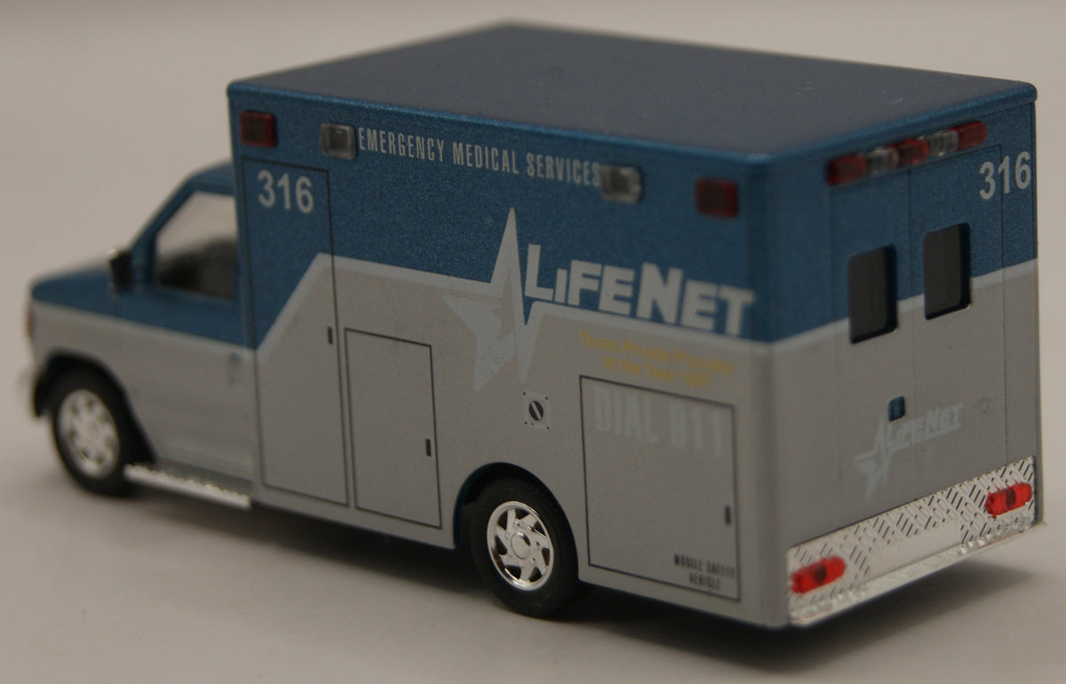 Busch 41820 Ford E-350 LifeNet EMS Ambulance Texas Rettungswagen H0 1:87