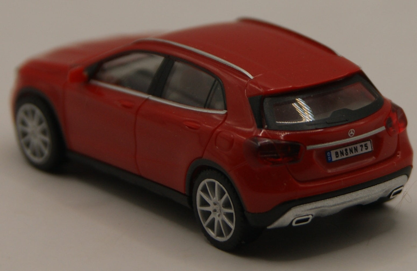 Herpa 907897 Mercedes-Benz GLA-Klasse X156 Jupiterrot Sondermodell H0 1:87