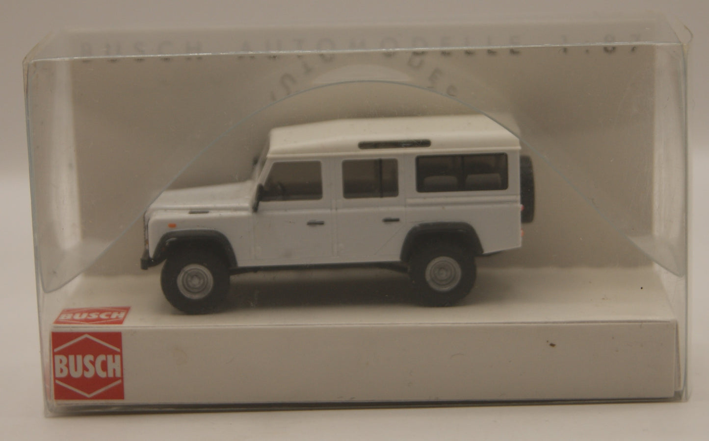 Busch 50300 Land Rover Defender Station Wagon 110 Weiß 1:87 H0 OVP