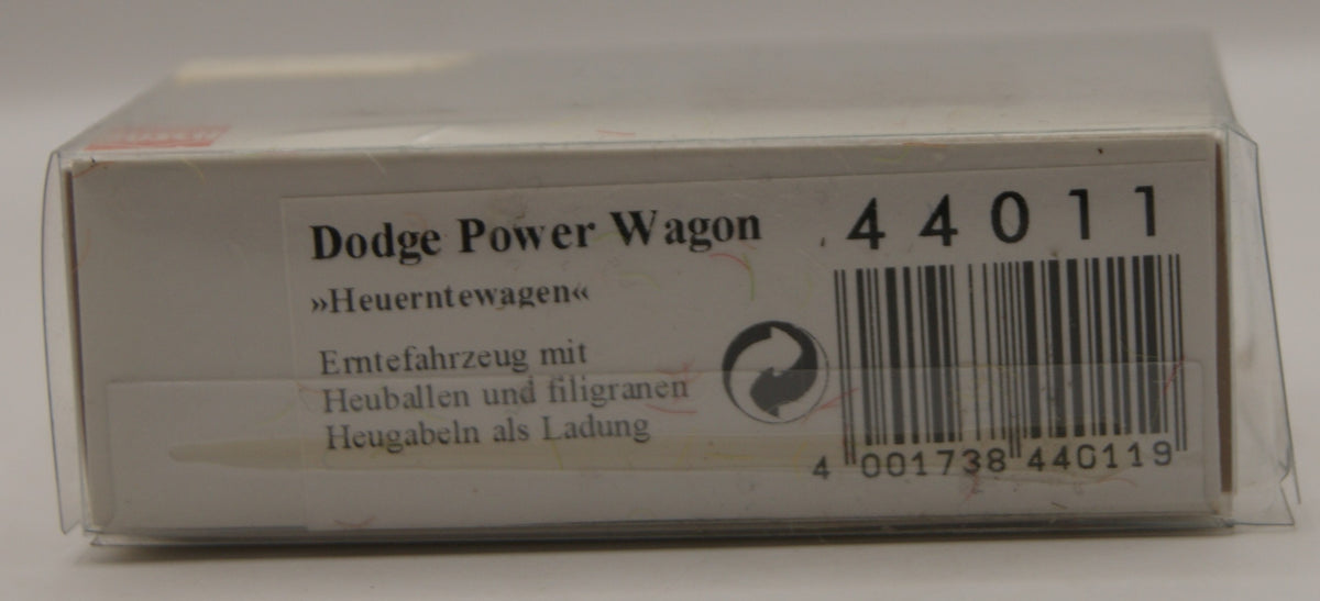 Busch 44011 Dodge Power Wagon „Heuerntewagen“ H0 1:87 Heuballen OVP