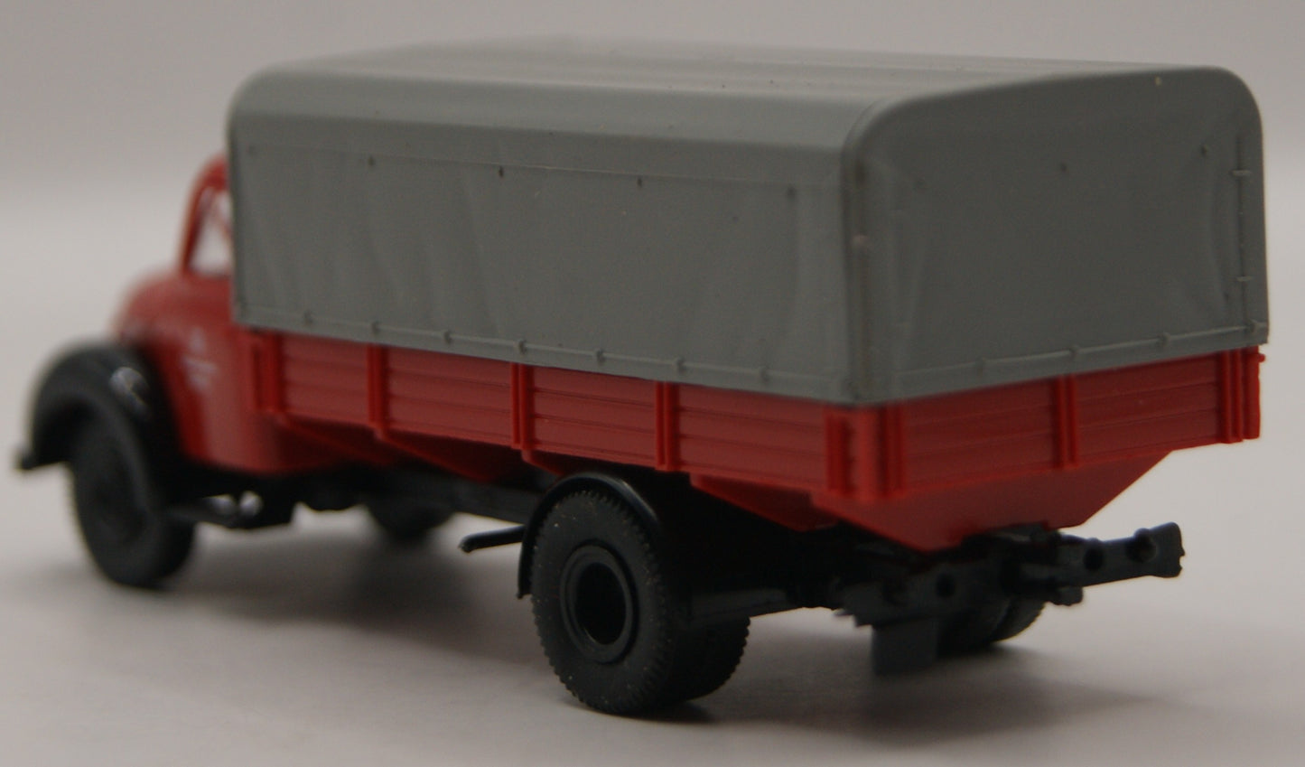 Brekina 42209 Magirus Mercur Pritsche/Plane „Feuerwehr Berlin“ H0 1:87 OVP