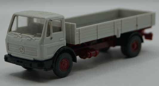 Wiking 437 Mercedes-Benz LP 1317 Pritschen-LKW altweiß/rot 1:90 H0