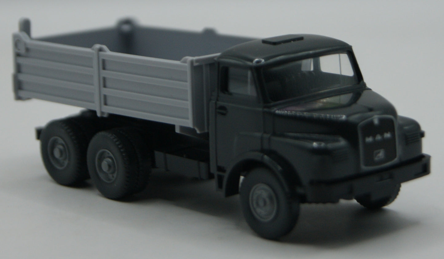 Wiking MAN 26.281 DHAK 6x6 Dreiseitenkipper Kipper 1:87 H0 OVP grau