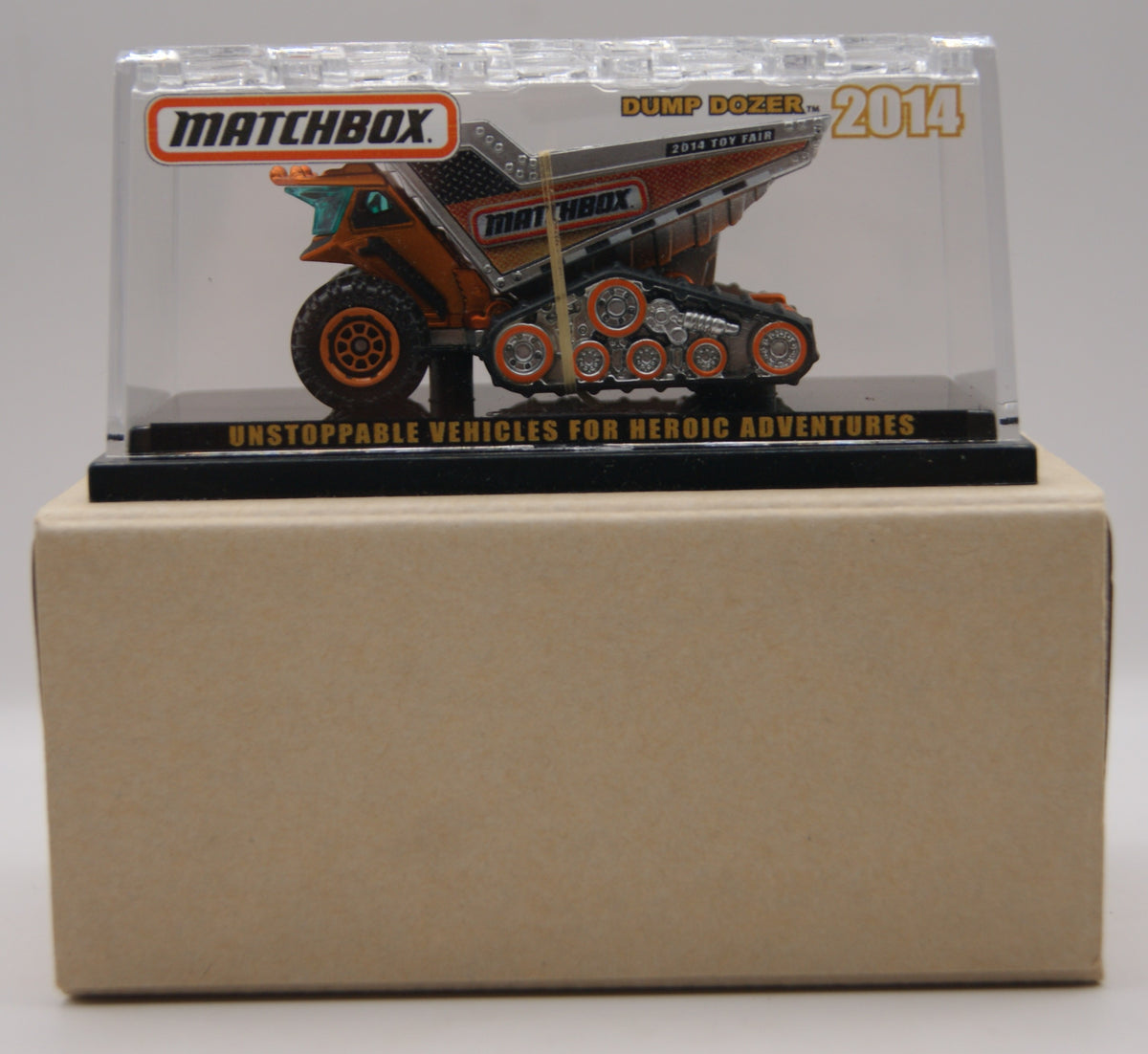 Matchbox 2014 Toy Fair Exclusive Dump Dozer Vitrinenbox mit Umkarton Rarität