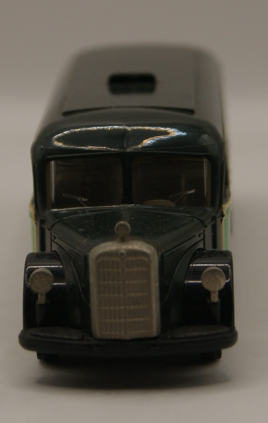 Brekina Mercedes-Benz O 5000 Deutscher Herold Versicherungen Bus H0 1:87