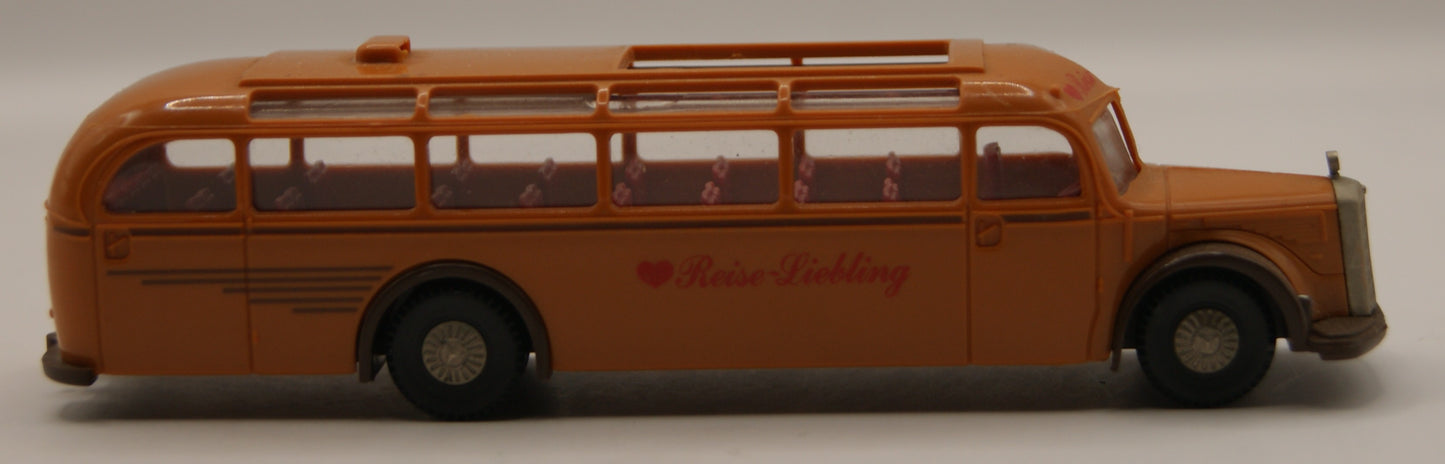 Brekina Mercedes-Benz O 5000 Reise-Liebling Reisebus braungelb H0 1:87